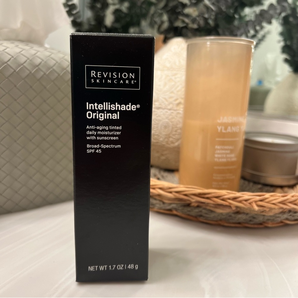 NEW Revision Skincare Intellishade Anti-aging Sheer Tinted Moisturizer SPF 50